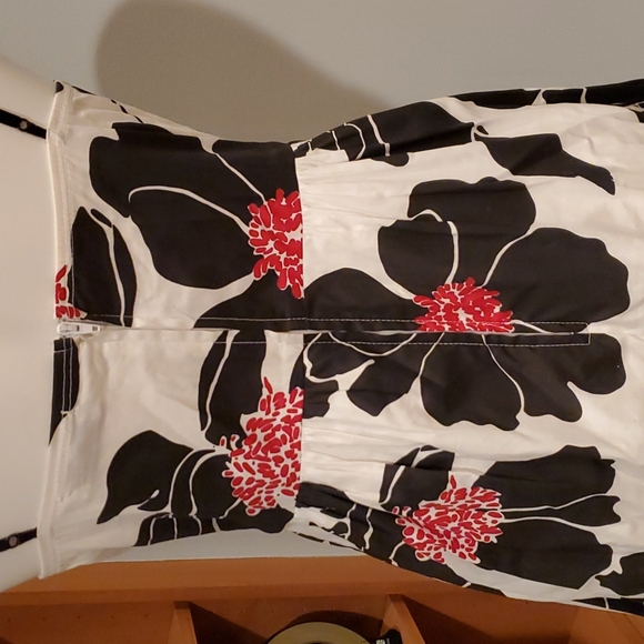 Trixxi Clothing Company White, Brown, and Red Floral Dress Size 7 Juniors - Picture 8 of 10